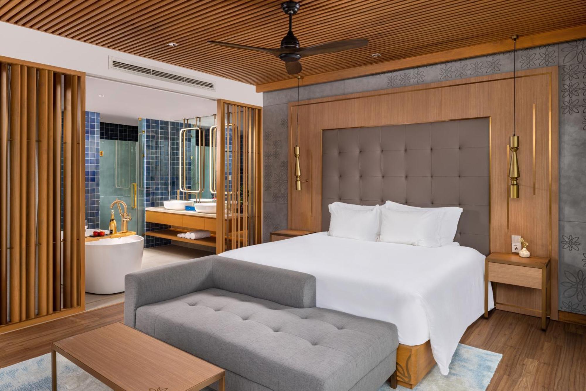 Wyndham Hoi An Royal Beachfront Resort & Villas Exterior foto